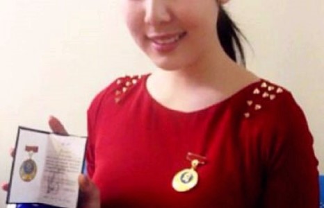 Мисс Б.Бадамцэцэг онц дүнтэйгээр төгсөж байгаа гэнэ