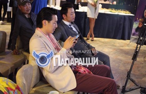 Загвар өмсөгч Э.Энхболдын “солгойролт”