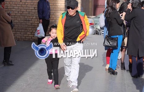 Дэлгэрсайханы энэ зуны трэнд бор нарны шил