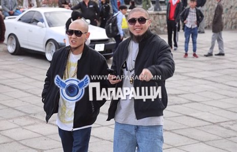 Gee Сахлаараа бүхнийг илэрхийлнэ