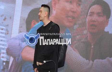 Дуучин Бэбэ эргэн тайзнаа гарлаа