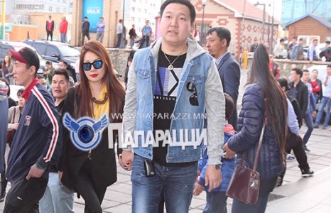 Н.Учрал гэргийн хамт киночдоо дэмжив