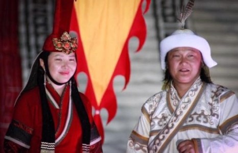 МУГЖ С.Жавхлан, Г.Эрдэнэчимэг нарын дээл Японы үндэсний музейд тавигджээ