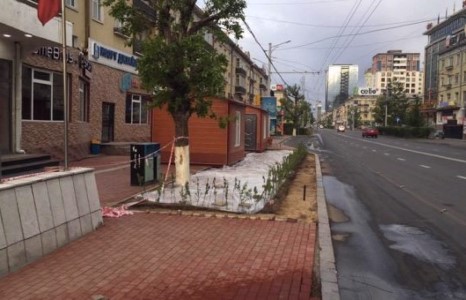 Хотын төвийн ногоон байгууламжин дээр ТҮЦ буулгажээ