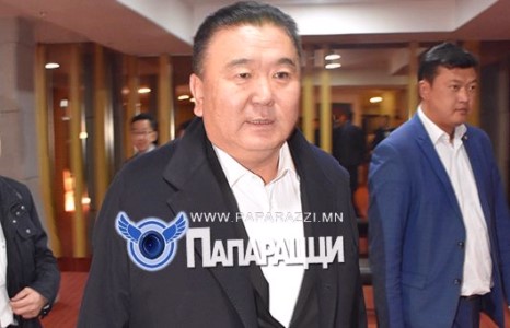 “Өөх үмхүүлсэн” Өвөрхангайчуудтайгаа өглөө босоод заргалдсан Г.Батхүү