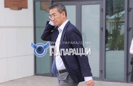 Даагаа нэхнэ, даам гарна 