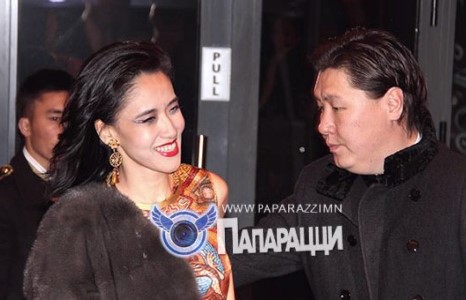ГЭРТЭЭ ХҮҮХДЭЭ ХАРДАГ ЭЭЖҮҮД ”БРЭНД ХАТАГТАЙ”-Г БИШРҮҮЛЭВ
