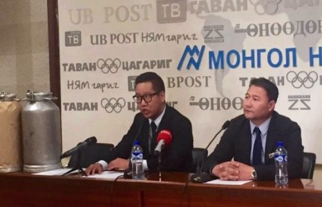 Д.Ганбат Төрийн мөнгөөр Бидон тараажээ