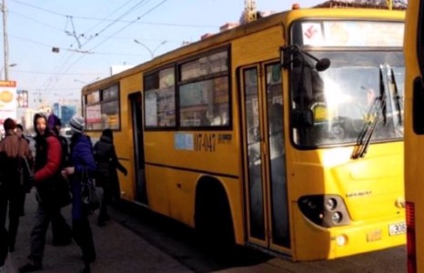 Автобус гурван хүн мөргөж, ноцтой осол гаргажээ