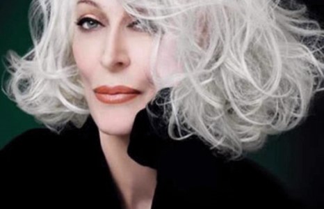 84 настай үзэсгэлэнтэй модель олныг шуугиулж байна