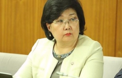 Дорнодчууд Р.Бурмаагаас ичиж байна