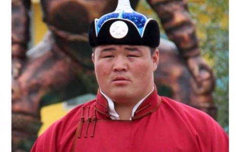 Э.Оюунболд арслан увайгүй загнаж, өрсөлдөгч бөхөөсөө айж сүрдсэндээ худлаа шалтаглан барилдсангүй