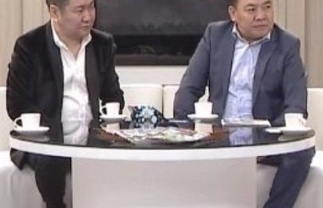 Аглуу, Бооёо хоёр, арван оюутны төлбөрийг төлнө