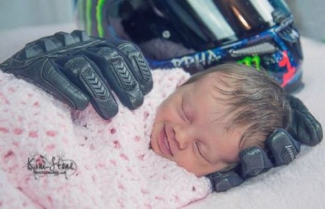 ДЭЛХИЙГ УЯРААСАН ГАЙХАМШИГТ ИНЭЭМСЭГЛЭЛ