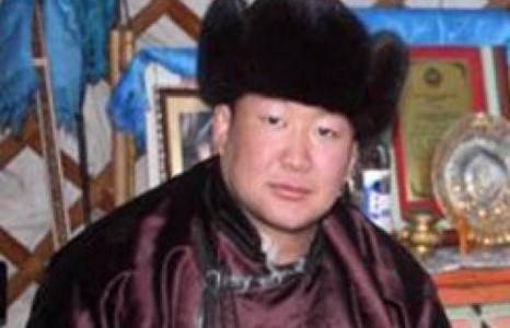 М.Билэгт, Н.Түвшинбаярыг хоёрыг 8-р тойргийнхон голж “Сонгохгүй хосууд” гэж холбож суугаа сурагтай