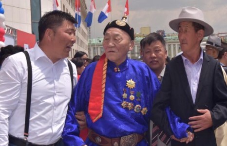 Мөөеө аварга маань мөн ч их өтөлждээ  