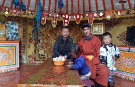 Гацууртын Л.Чинбат Бадарчийн Одсүрэнг дэмжиж байна 