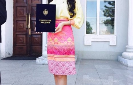 Мисс Т.Батцэцэг удирдлагын академи төгсчээ