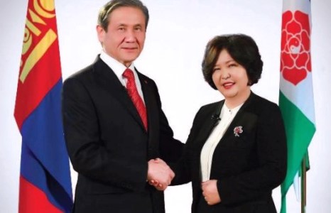 1072 хувьцааг Ч.Өлзийсайхан Танд эзэмшүүлсэн.