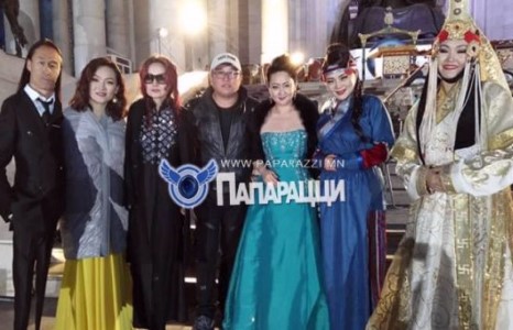 Урлагийнхан фронтоороо нойргүй хонов 