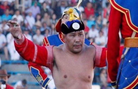 “Зөв бодолтой энэ сайхан залууд төрийн наадмын олон түрүү байгаа гэж боддог “