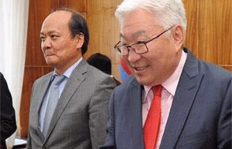 Э.Бат-Үүл, Д.Баттулга нарыг шүүхэд өгчээ