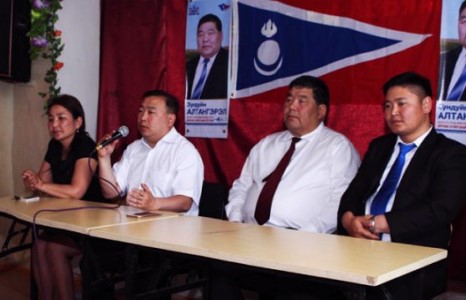 УИХ-ЫН 13 ДУГААР ТОЙРГООС НЭР ДЭВШИЖ БАЙГАА ЗУНДУЙН АЛТАНГЭРЭЛ ХӨВСГӨЛ СУМАНД АЖИЛЛАН ИРГЭД, СОНГОГЧИДТОЙ УУЛЗАЛТ ХИЙЛЭЭ.