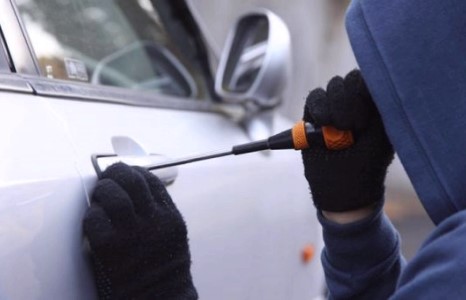 Нэг өдөр, нэг дүүргээс дөрвөн машин хулгайд алдагджээ