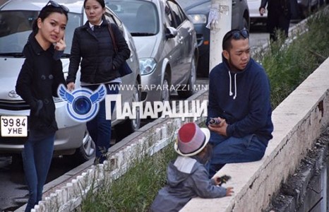  Флаш хамтлагийн Баба хайртуудтайгаа энд явна 