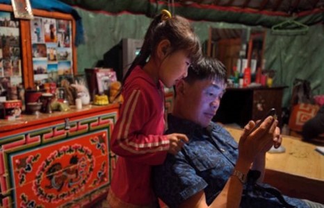 Гаднынхан Монголчуудын тухай ингэж бичжээ