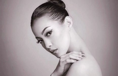 С.Сарнайгийн ”нүүр будалтын хичээл байлдан дагуулж байна”