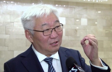 Э.Бат-Үүл: Тэд сонгуулийг газрын төлөөх тулалдаан болгож байна