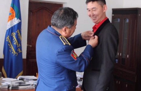 Жүжигчин Б.Даваажав 13 хүний амийг аварчээ