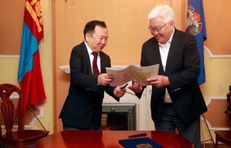 Хөшигийн хөндийн олон улсын нисэх онгоцны буудал руу хөнгөн галт тэрэг явдаг болно