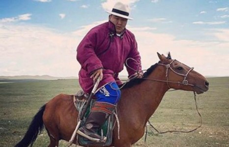 Асашёрюү Д.Дагвадорж: Алж чадахгүйгээс хойш сүржигнэхээ л байчих л даа