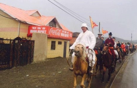 С.Жавхлан морьтой тангараг өргөхөөр айсуй