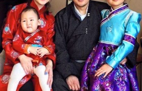 Ард түмнийг сэрээсэн Амараагийн жаргалтай гэр бүл