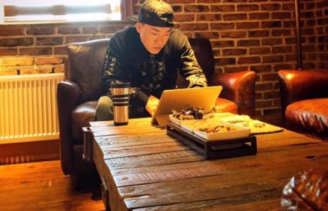 Дуучин Д.Болд “Marvel” баатруудын цуглуулгатай