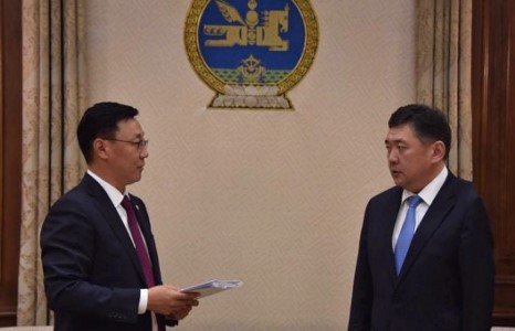 Ашиг сонирхлын зөрчилтэй хэмээн дөрвөн сайдын нэрийг эргүүлэн татжээ 