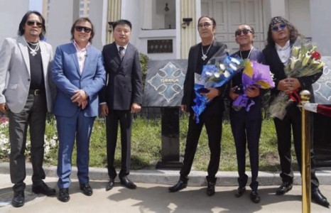 Харанга хамтлагийн гишүүдэд ”Алдрын од” гардууллаа