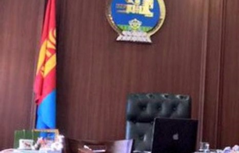 Урьдчилсан төлбөрт сайдын суудал зарж байгаа бол Барилга, хот байгуулалтын сайдын суудалд тавтай морил!