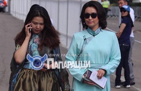 Гишүүн асан С.Баярцогтын ухаангүй дурласан бүсгүй энд явна 