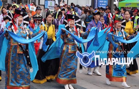 Дэлхийд гайхагдсан “Дээлтэй Монгол” наадмын эргэн тойронд 