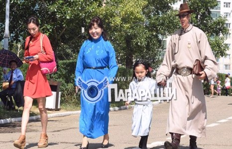 Р.Гончигдорж, Г.Сарангэрэл нар хүүхдүүдээрээ гоёж наадлаа 