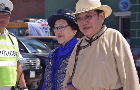  Туждаа хамт яваа хосууд 