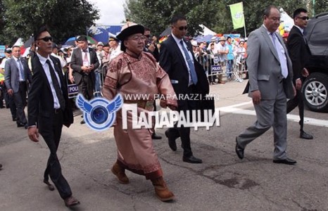 Олны харцыг өөр дээрээ хэрхэн фокуслахаа мэддэг Ерөнхийлөгч 