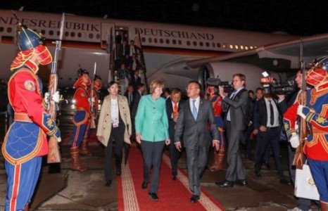 Германы канцлер хатагтай Ангела Меркелийг угтан авлаа