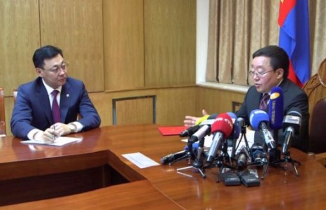 Ерөнхийлөгчийн хариуг хүлээж байна