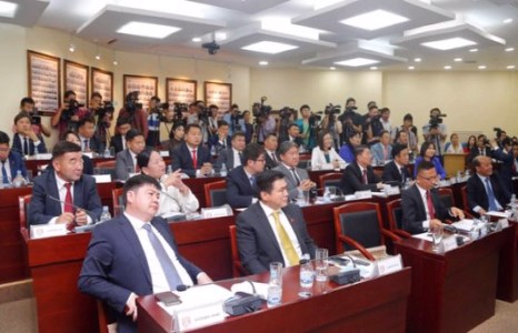 МАН-ыг залуус нь муухай харагдуулж байна