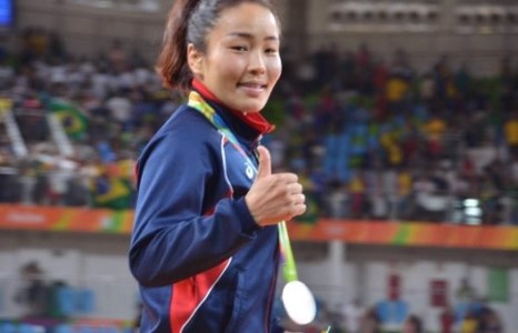 Доржсүрэнгийн Сумъяа Алтын дайтай мөнгөн медаль авлаа